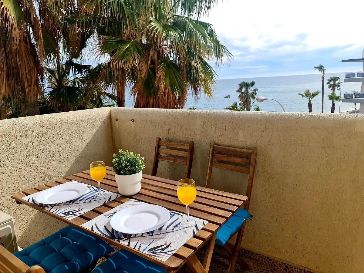 Precioso Apartamento Con Piscinas Y Vistas Al Mar. location